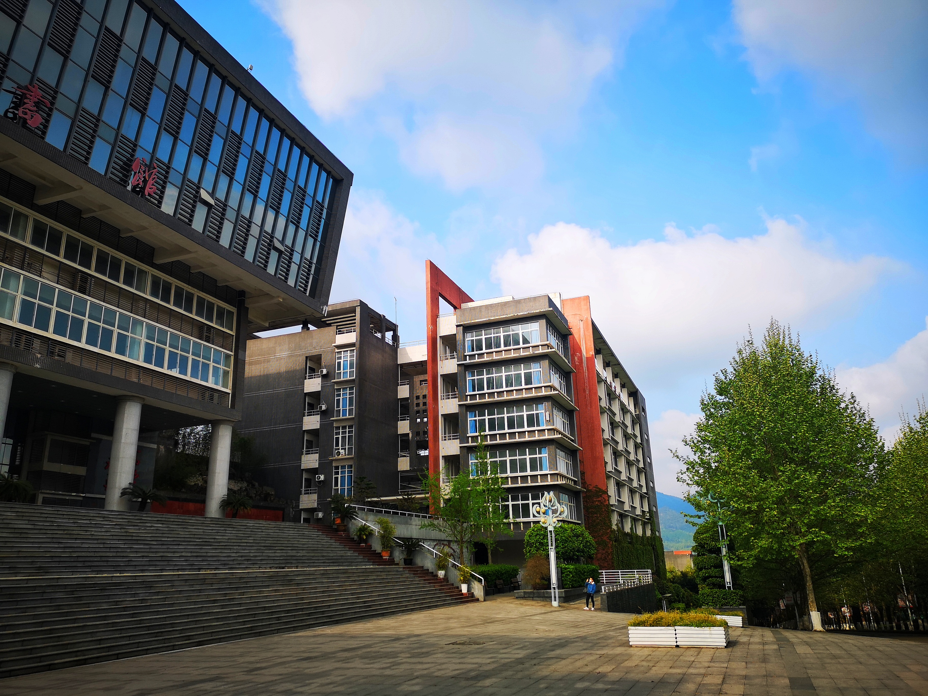 校园春光-重庆医药高等专科学校